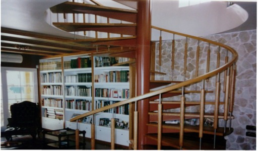 Escaleras, pasamanos.|KIMER